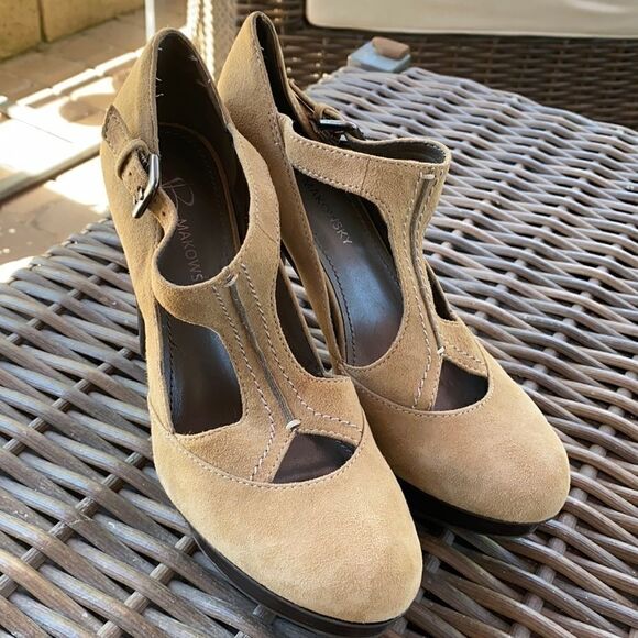 B Makowsky Tan Suede Mary Jane Heels, Sz 8M - Picture 1 of 6